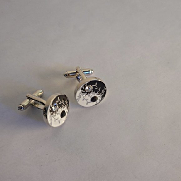 Black and White Floral Cufflinks - Picture 1 of 2